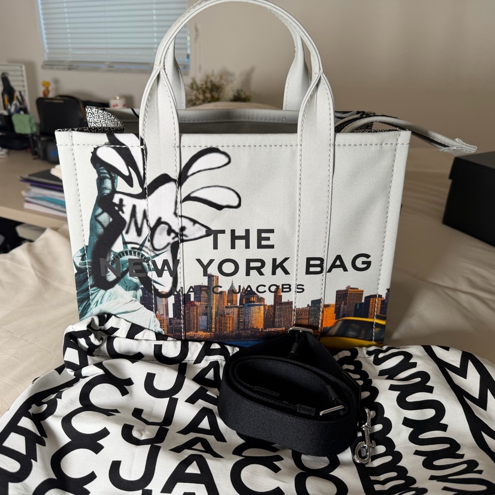 Marc Jacobs New York City Graffiti Medium Tote Canvas Skyline - Picture 11 of 12